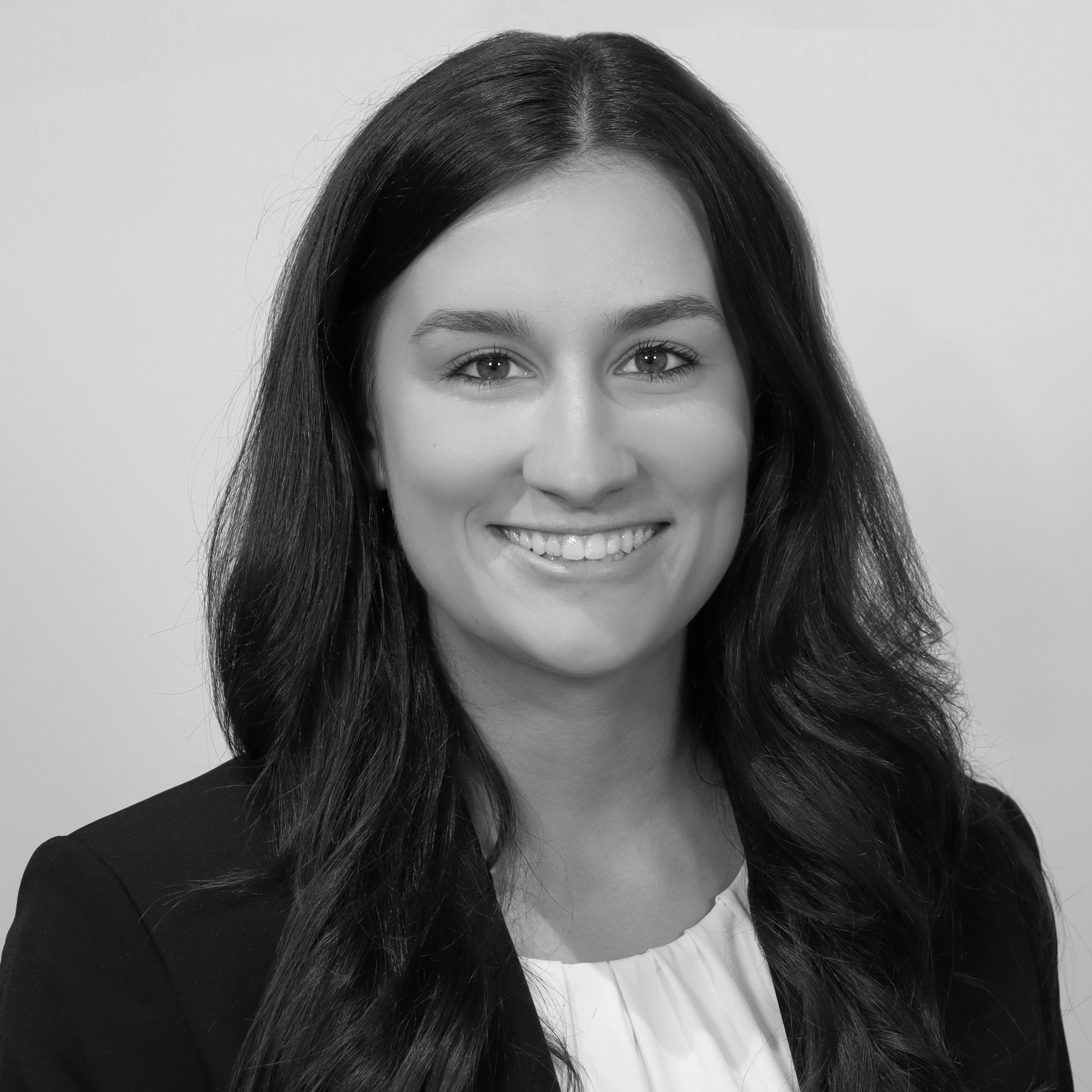 Julia Calnen Headshot